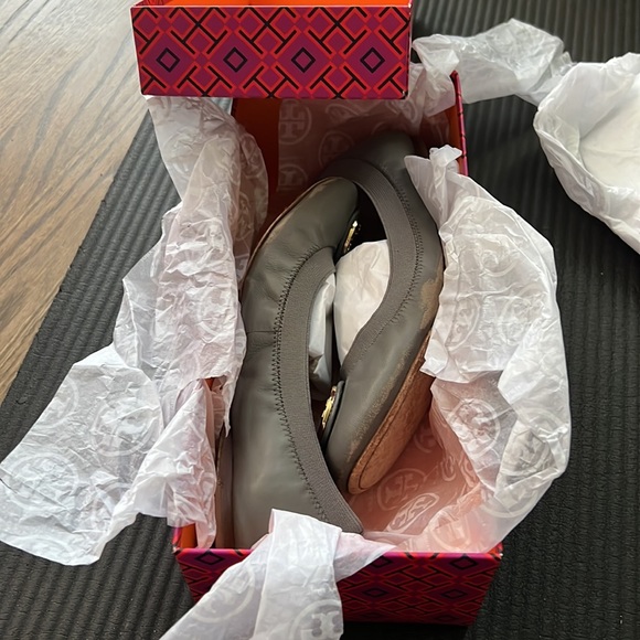 Tory Burch Caroline 2 Leather Ballet Flats Grey - Picture 13 of 13
